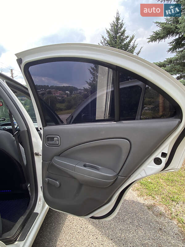 Седан Nissan Almera 2012 в Тернополе