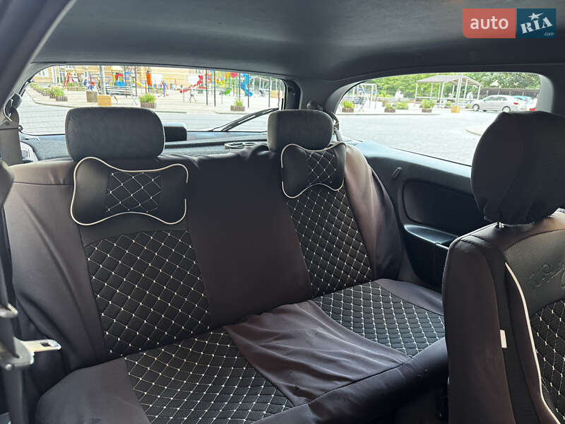 Хэтчбек Nissan Almera 1995 в Одессе