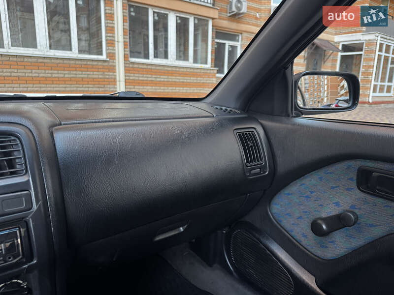 Хэтчбек Nissan Almera 1995 в Одессе