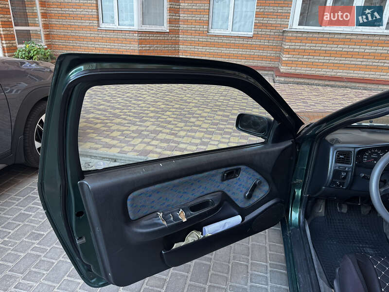 Хэтчбек Nissan Almera 1995 в Одессе