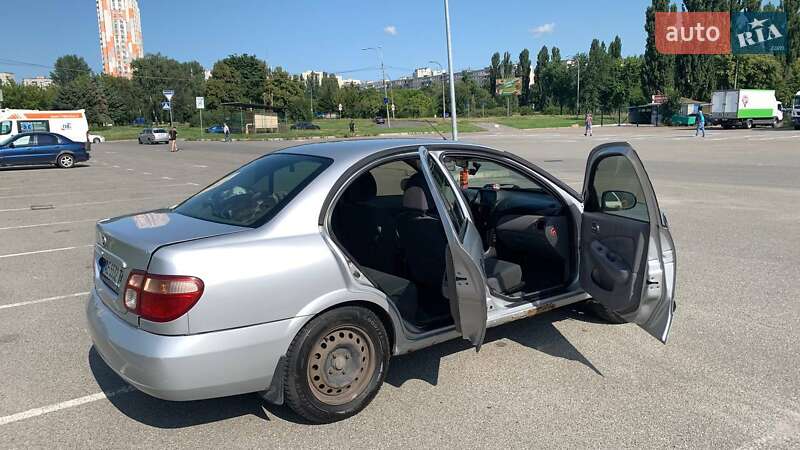 Седан Nissan Almera 2004 в Києві