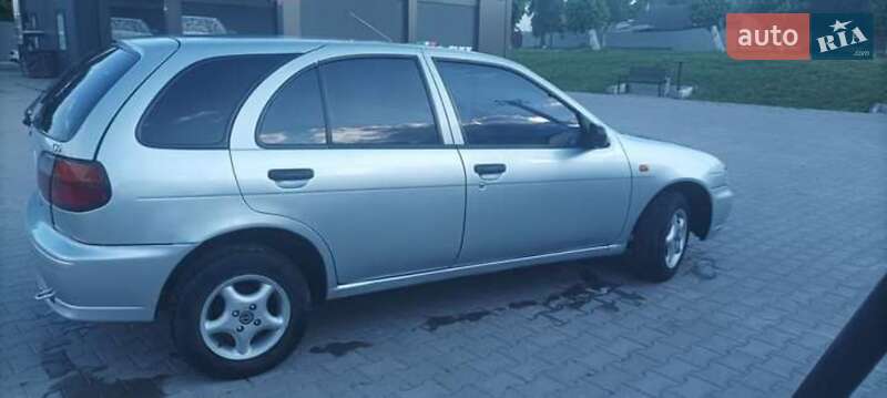 Хетчбек Nissan Almera 1998 в Ярмолинцях