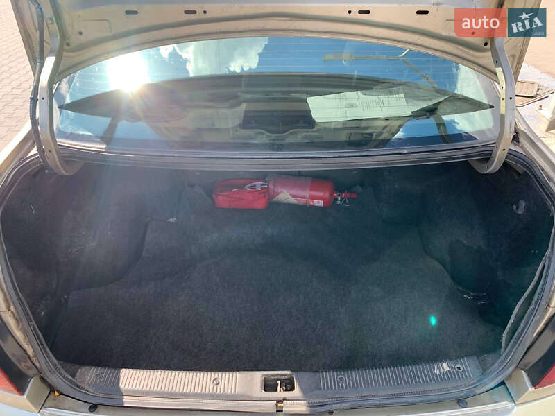 Седан Nissan Almera 2003 в Києві