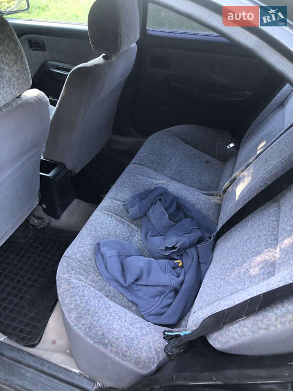 Седан Nissan Almera 1999 в Жмеринці