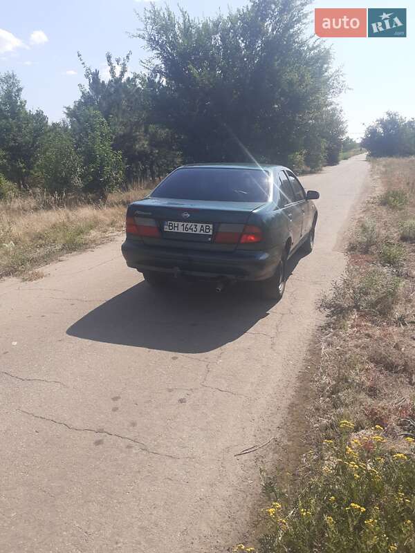 Седан Nissan Almera 1996 в Мировом