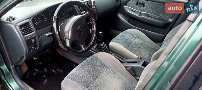 Хэтчбек Nissan Almera 1997 в Ивано-Франковске