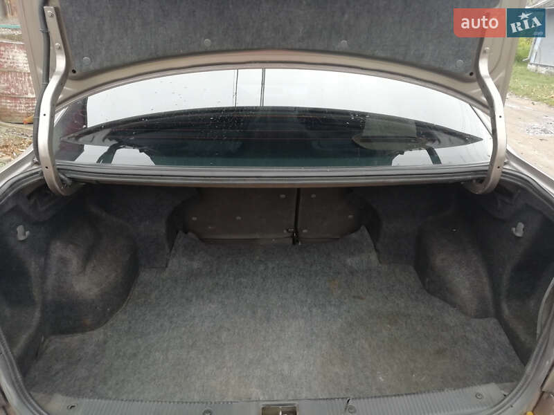 Седан Nissan Almera 2005 в Подільську