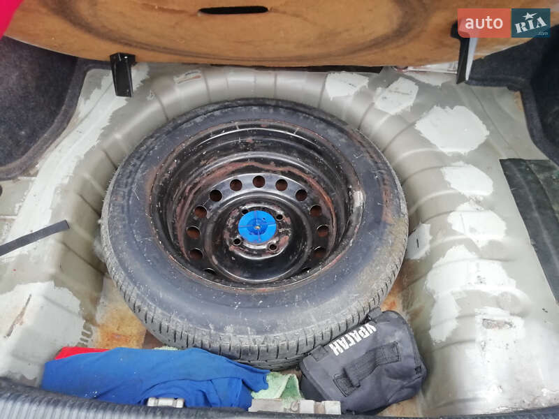 Седан Nissan Almera 2005 в Подільську