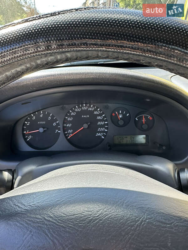 Седан Nissan Almera 2002 в Одесі