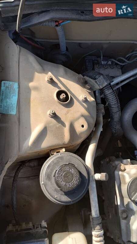 Седан Nissan Almera 2005 в Фастові