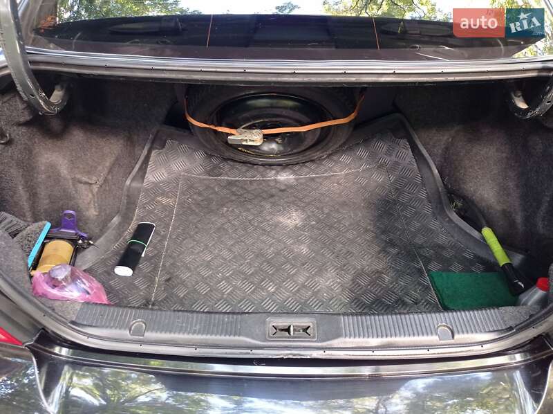 Седан Nissan Almera 2011 в Чернигове