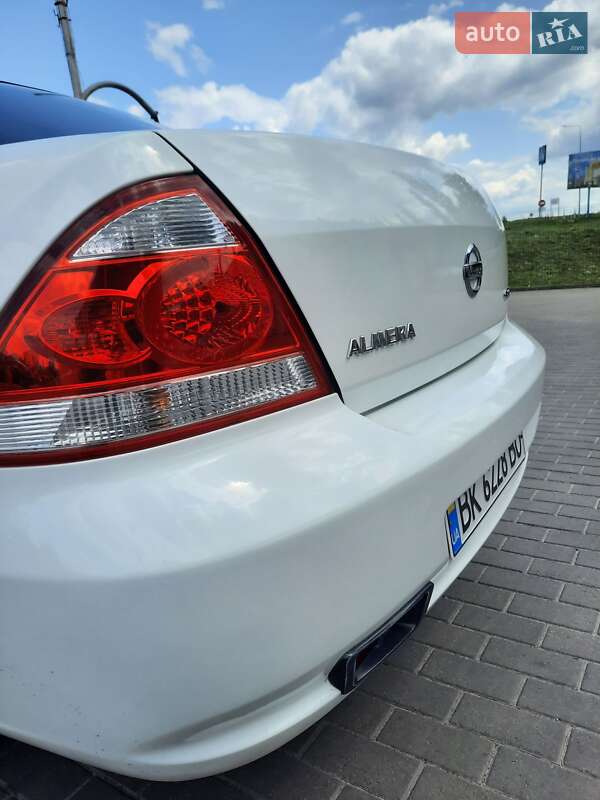 Седан Nissan Almera 2012 в Вараші