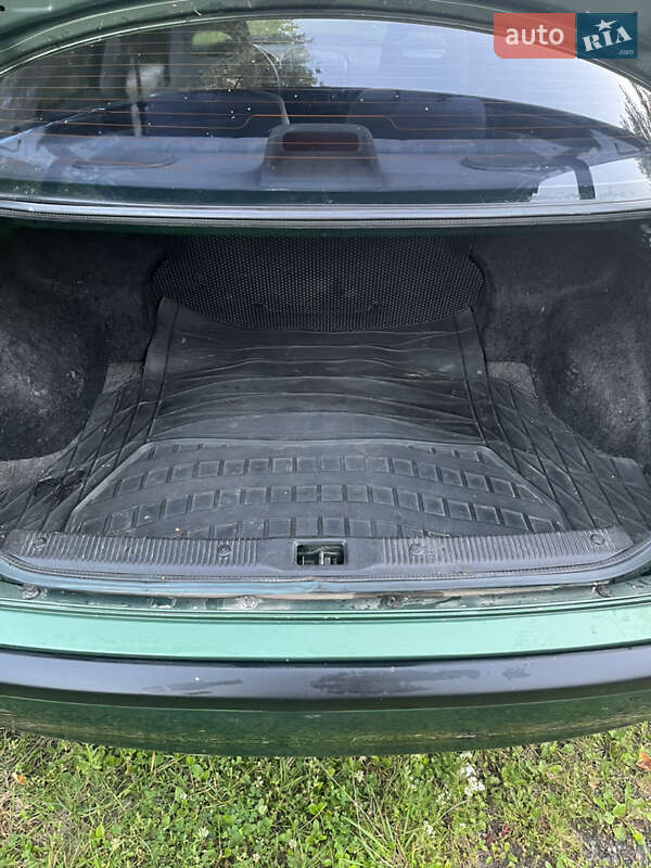 Седан Nissan Almera 2001 в Ямполе