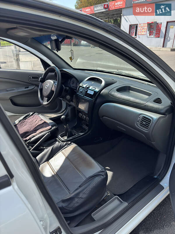 Седан Nissan Almera 2012 в Києві