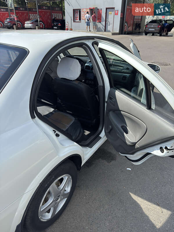 Седан Nissan Almera 2012 в Києві