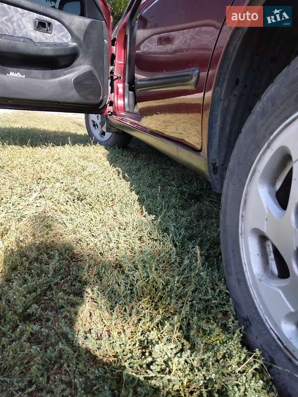 Седан Nissan Almera 1998 в Липовці