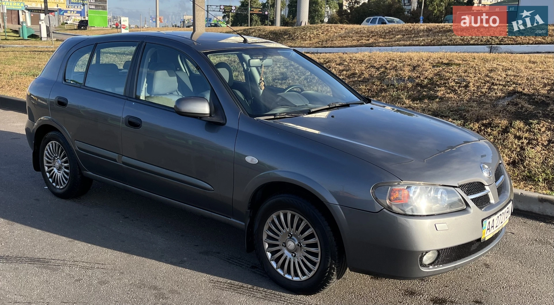 Nissan Almera Tino I Restyling