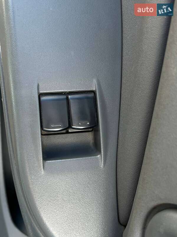 Седан Nissan Almera 2006 в Киеве