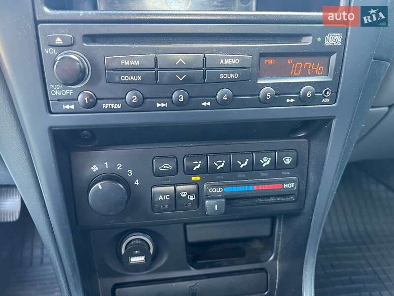 Седан Nissan Almera 2006 в Киеве