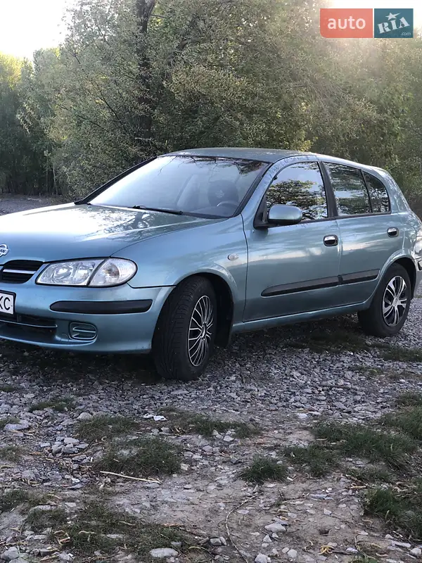Nissan Almera 2000