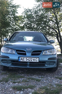 Хетчбек Nissan Almera 2000 в 