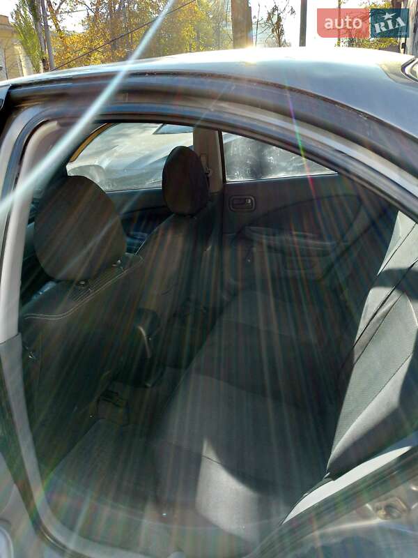 Седан Nissan Almera 2003 в Одессе