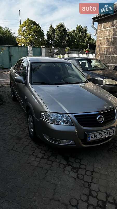 Седан Nissan Almera 2011 в Коростене