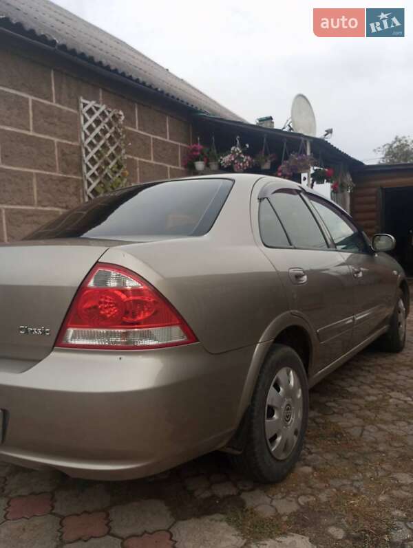 Седан Nissan Almera 2011 в Коростене