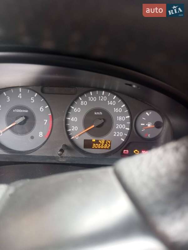 Седан Nissan Almera 2011 в Коростене