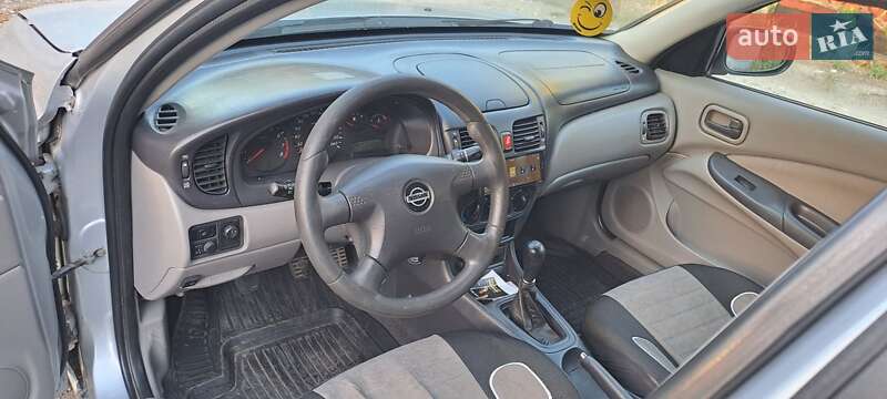 Хэтчбек Nissan Almera 2002 в Запорожье