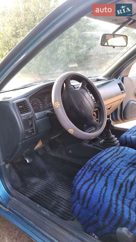 Хэтчбек Nissan Almera 1996 в Болграде