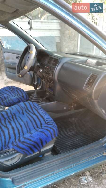 Хэтчбек Nissan Almera 1996 в Болграде