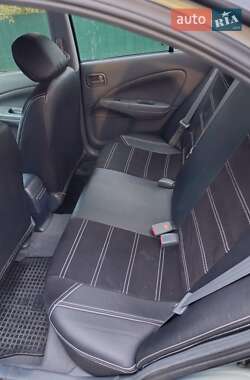 Седан Nissan Almera 2006 в Новом Буге