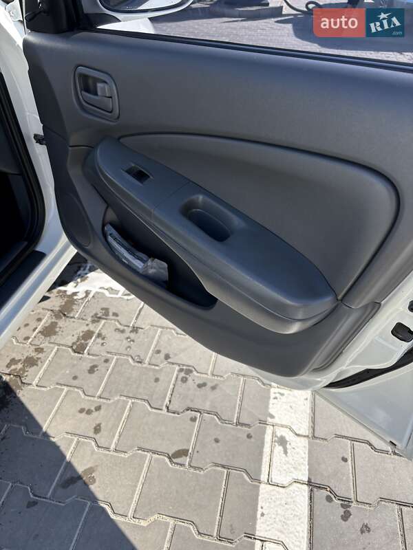 Седан Nissan Almera 2007 в Кам'янському