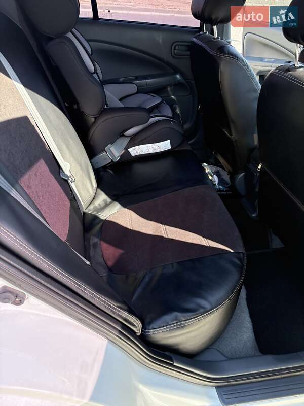 Седан Nissan Almera 2007 в Кам'янському