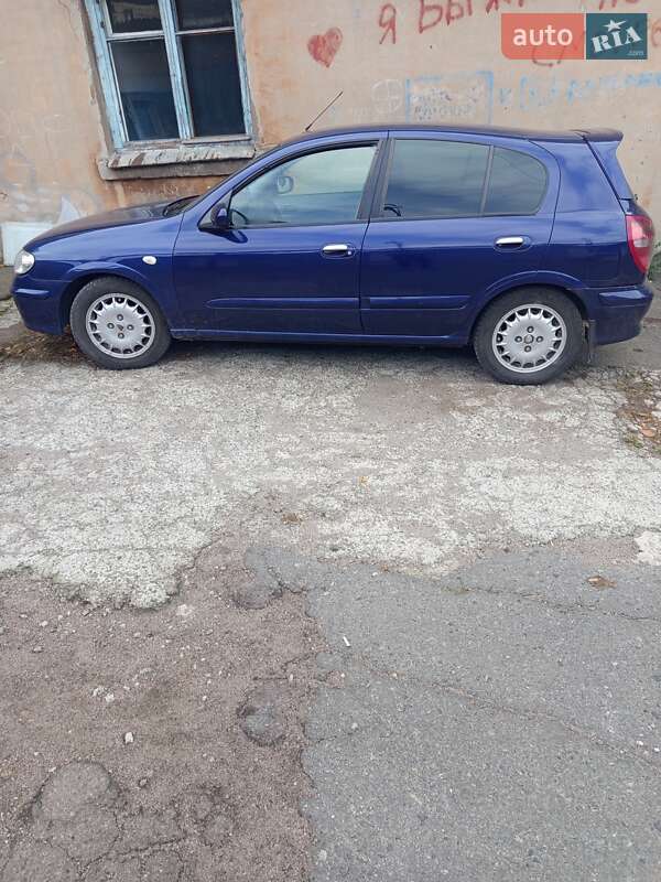 Хетчбек Nissan Almera 2001 в Дніпрі