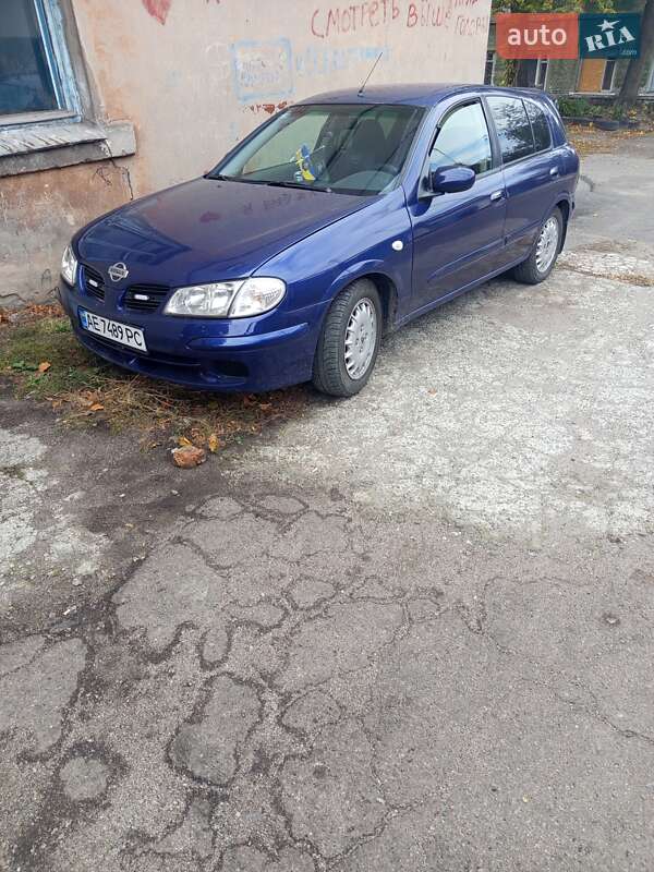 Nissan Almera 2001