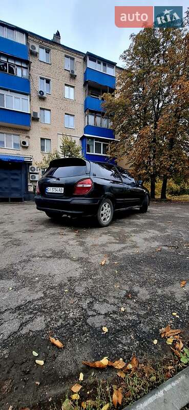 Хэтчбек Nissan Almera 2000 в Харькове