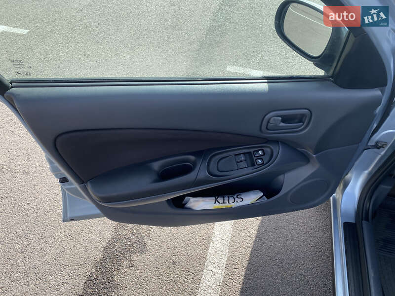 Седан Nissan Almera 2005 в Ровно