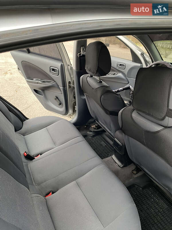 Хэтчбек Nissan Almera 2005 в Кременчуге