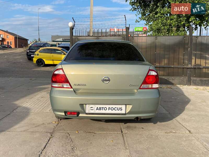 Седан Nissan Almera 2010 в Києві