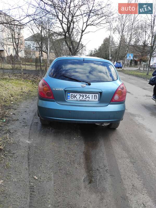 Хэтчбек Nissan Almera 2003 в Бродах