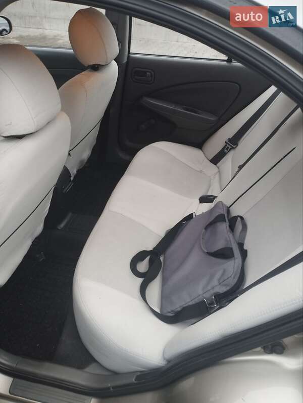 Седан Nissan Almera 2011 в Луцьку фото 29 Седан Nissan Almera 2011 в Луцьку