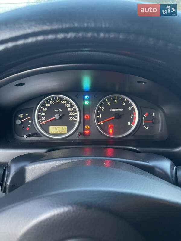 Седан Nissan Almera 2005 в Мукачевому