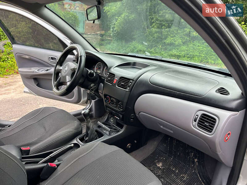 Седан Nissan Almera 2003 в Киеве