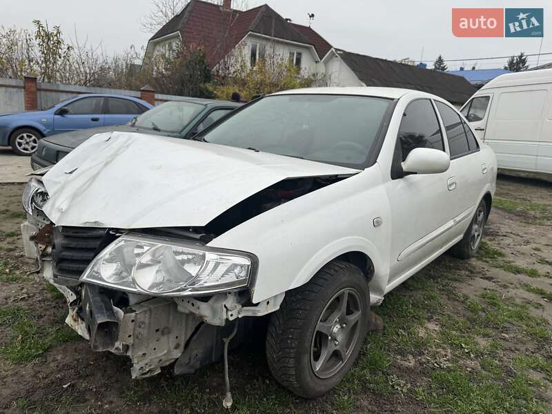 Седан Nissan Almera 2012 в Белогородке