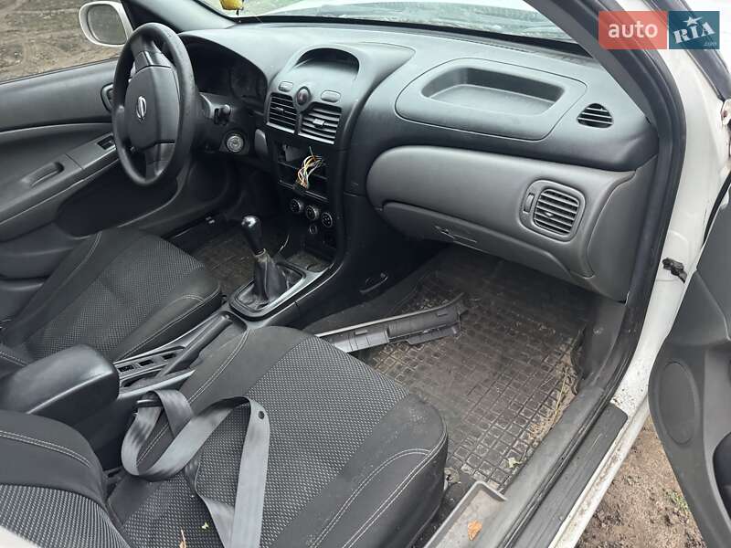 Седан Nissan Almera 2012 в Белогородке