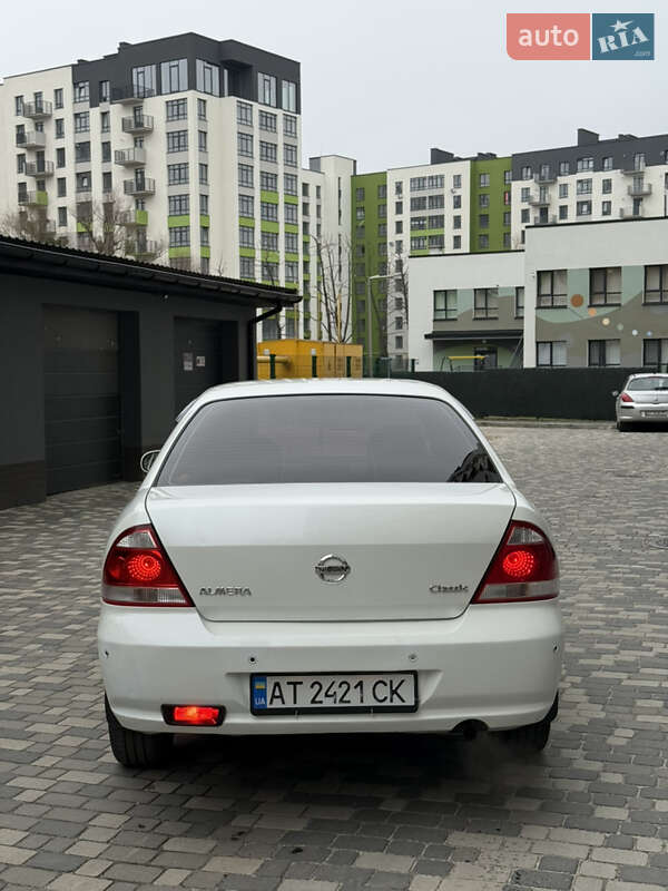 Седан Nissan Almera 2012 в Ивано-Франковске