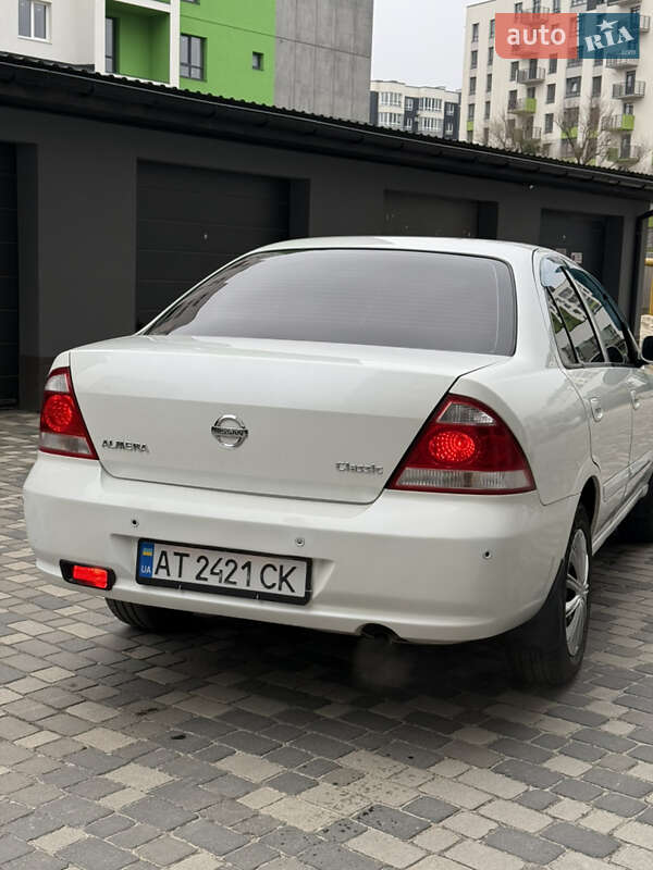 Седан Nissan Almera 2012 в Ивано-Франковске