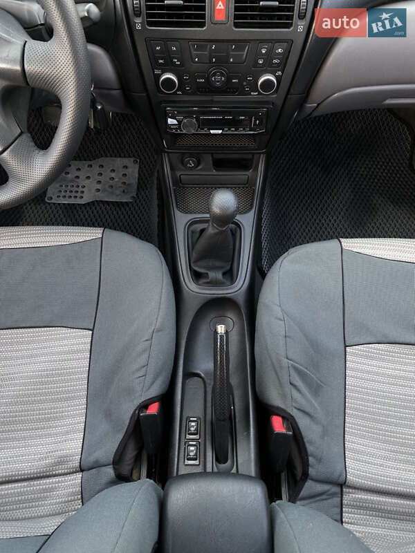 Седан Nissan Almera 2004 в Ужгороде фото 8 Седан Nissan Almera 2004 в Ужгороде